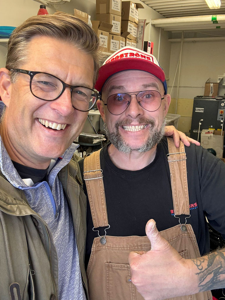 Oskar och nöjd kund, Thomas Behring